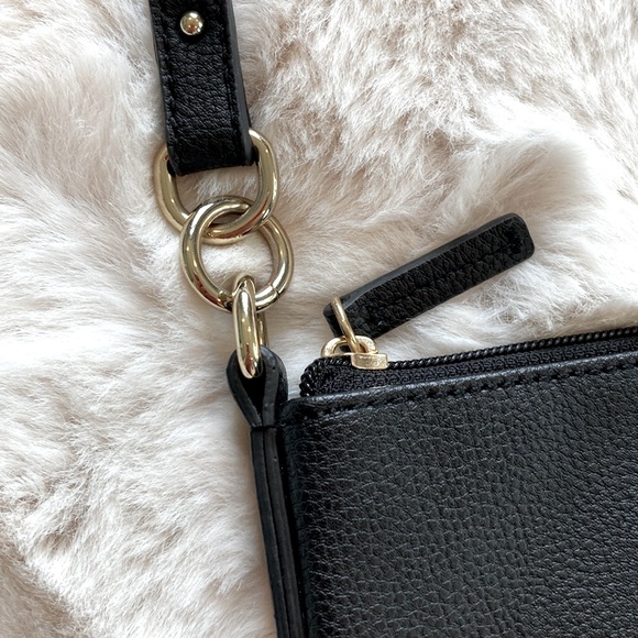 Tommy Hilfiger crossbody. - Picture 6 of 14